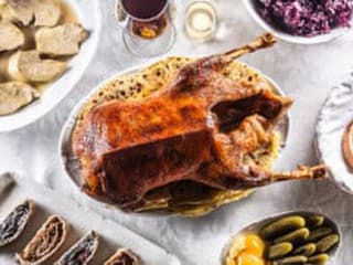 Ako upiecť hus? Vyčarujte mäso, ktoré sa rozpadá pod vidličkou