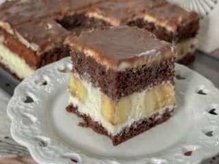 Máte doma banány? Pripravte si banánový koláč s jemným mascarpone krémom