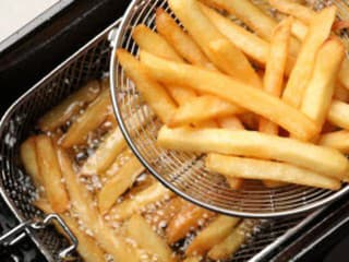 Aký olej do fritézy? Trik z reštaurácií a čomu sa doma vyhnúť