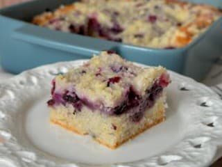 Čučoriedkový koláč s posýpkou: recept na obľúbený ovocný dezert