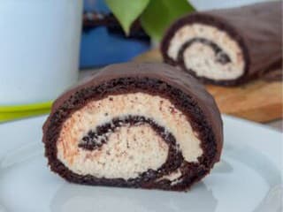 Bezlepková gaštanová roláda s lahodným krémom