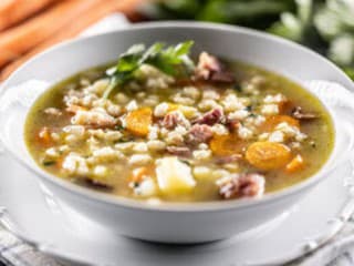Krúpová polievka s údeným: Poctivá klasika, ktorá zahreje aj zasýti