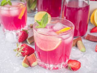 Ako chutí rebarbora v limonáde, ľadovom čaji či nealko drinku?