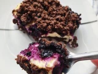 Fit tvarohový koláč s čučoriedkami: recept na dezert plný bielkovín