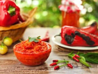 Ljutenica RECEPT: Balkánska delikatesa, pripravte si ju doma