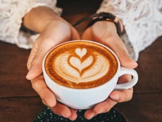 Domáce cappuccino ako z kaviarne: Ako napeniť mlieko bez kávovaru