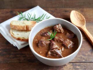 Ako zahustiť guláš zápražkou? Klasický postup, ktorý vás nesklame