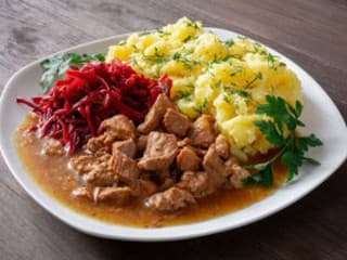 Recepty z bravčového mäsa: Od nedeľnej klasiky po rýchlu večeru