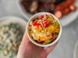 Sladkokyslý kapustový šalát: recept na šalát ku grilovanému mäsu