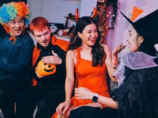 Halloween si vieš užiť aj bez hromady odpadu: Kostým vytvoríš zo starého oblečenia a z tekvice spravíš večeru