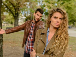 Prehľad 17 najčastejších „red flags“ u partnera: Ak ich spozoruješ, radšej utekaj