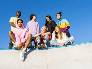 Vieš sa obliecť v duchu novej generácie? Zisti, ktorým trendom definitívne odzvonilo