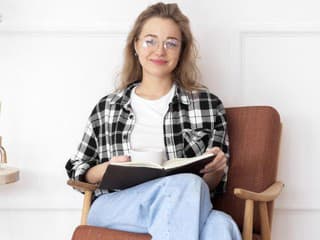 Nebezpečný zlozvyk alebo úplne normálna vec? Pravda o prekrížených nohách ťa možno prekvapí