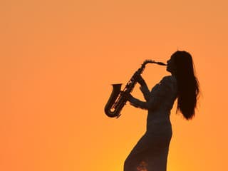 Virálny zvuk saxofónov ovládol Reelska: Pripomína 80. roky, znamená však niečo horšie