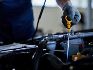 Môžu extrémne horúčavy poškodiť motorový olej? Na toto si treba dať pozor