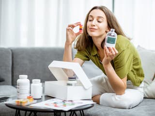 Farebné nálepky namiesto vitamínov v tabletkách: Nový wellness trend sľubuje viac než dokáže splniť