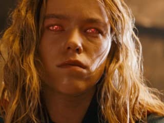 Zabudni na Supermana: Jeho sesternica kvôli svojmu psovi prevráti celú galaxiu hore nohami