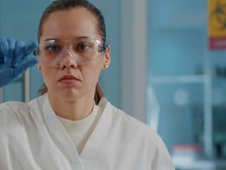 Revolúcia v reprodukcii rozdeľuje vedcov aj verejnosť: Budú deti zo skúmavky čoskoro realitou?
