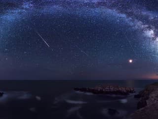 Dnes večer sa pozri na oblohu: Vrcholia Drakonidy, meteorický roj, ktorý už priniesol tisíce meteorov