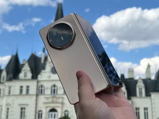 RECENZIA Hľadáš sklápací smartfón, ktorý krásne fotí a dlho vydrží? Už nehľadaj, toto je on!