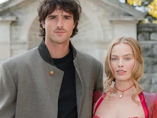 Románik s hereckým kolegom? Kráľovná Hollywoodu sa vezie na vlne filmového fenoménu a má veľké plány