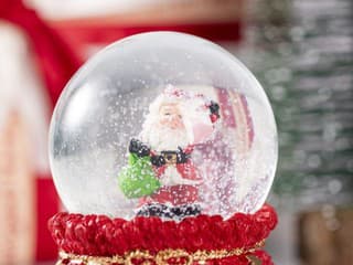 Zimné rozprávkové múzeum: Muž vlastní tisíce snežiacich gúľ, dostal sa do knihy rekordov