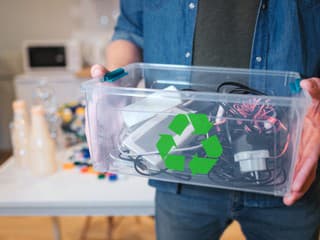 Študenti sa blysli v kampani: Elektroodpad vykresľujú ako zločinca na úteku – čoho sa dopustil?