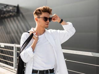 Mužská jarná móda ide bomby: Toto sú nenápadné kúsky, ktoré dokážu divy