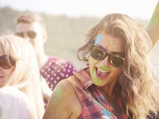 Spolu celý víkend, potom iba ticho: Voľné vzťahy si našli domov aj na letných festivaloch