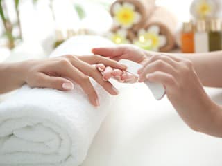 Facelift vraj už potrebujú aj tvoje nechty: Nový beauty trend mení známu manikúru na dvojhodinový rituál