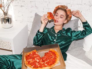 Objednáš si jedlo a potom ľutuješ každé euro: Delivery guilt pozná čoraz viac mladých ľudí