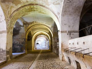 URBEX Tajomstvo ukryté v lesoch: Kaštieľ Beluja chátra, no jeho rozprávková krása stále nezmizla