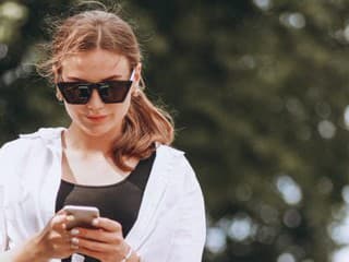Kontroluješ mobil, aj keď nezavibroval? Nie je to náhoda, ale fenomén digitálnej doby