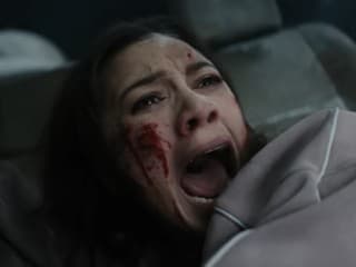 Kultová hororová séria Evil Dead sa vracia v brutálnom traileri v novinke Zhor v pekle