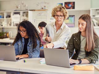 Čo v tebe je? Teach Next v novej kampani stavia na ľuďoch, ktorí programom prešli