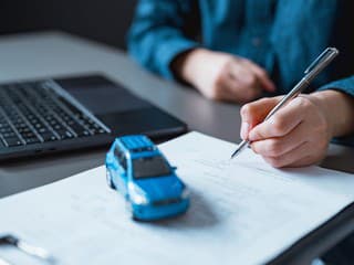 Poistky áut čaká v roku 2026 veľké zdražovanie: Poradíme ti, ako ušetríš