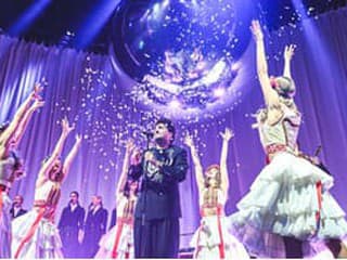 Billy Barman a Dievčatá zo SĽUK-u svoju šou vizuálne posunuli na novú úroveň. Pozrite si fotoreport zo Starej tržnice