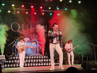 Zavrieť oči a ocitnúť sa vo Wembley. Queenshow v Bratislave stavila na každý detail