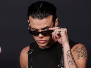 Yungblud našiel na albume Idols II rozhrešenie. Stavia sa vedľa tých, ktorých kedysi uctieval