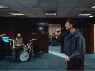 James Blake zverejnil nový romantický singel I Had a Dream She Took My Hand