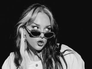Najveselší album o vyhorení? ADHD POP Ewy Farnej znie ako leto, myslí na jeseň