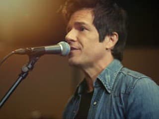 Frontman The Killers sa ponára do country. Brandon Flowers zverejnil novinku Paradise