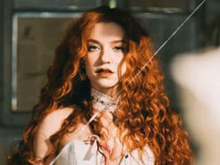 Mimo radar: Hlas, ktorý očaril Cirque du Soleil. Alexia Evellyn prináša mystický hudobný rituál z hlbín Brazílie