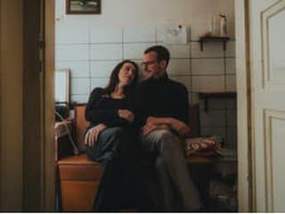 Katka Koščová a Daniel Špiner predstavujú videoklip k mrazivej piesni Vojna je… z albumu Krehkosť