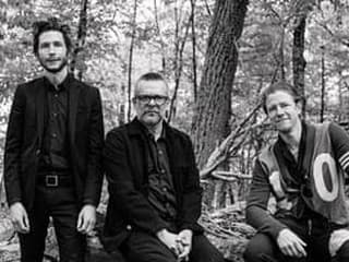 Interpol skúšajú novú energiu: Naživo predstavili skladbu See Out Loud a menia si v nej roly