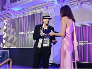 Slovensko-japonský film Angel & Meow získal prestížnu cenu za hudbu Crystal Pine Award. Rozhodla o nej oscarová a BAFTA porota