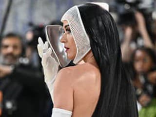 Katy Perry už viac nepotláča svoj hnev. Novinku Watch It Burn sprevádza temný videoklip