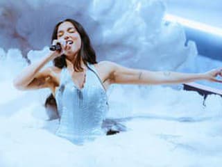 Dua Lipa spieva Ewu Farnu. V Prahe začal týždeň Femme Fatale