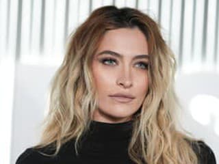 Dcéra Michaela Jacksona vydáva nový singel teenage drama, v ktorom sa posúva k surovejšiemu grungeovému zvuku