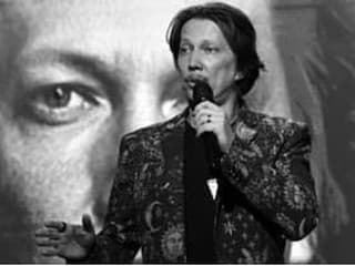 Dvadsať rokov emócií a hlas, ktorý sa nemení: Peter Cmorik oslávil jubileum koncertom v Bratislave